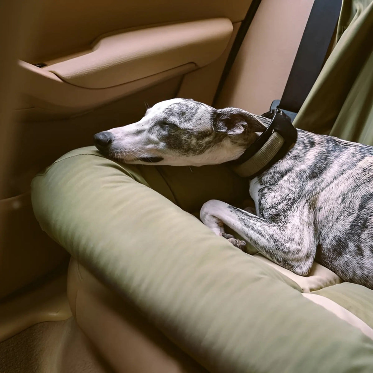 Elite Chessboard Lounge Pet Car Seat Bed